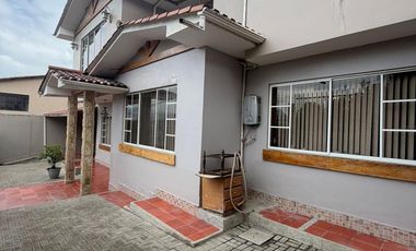 Amplia casa de venta en Azogues sector 4 esquinas