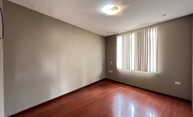 Amplia casa de venta en Azogues sector 4 esquinas