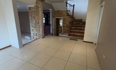 Amplia casa de venta en Azogues sector 4 esquinas