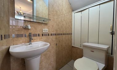 Amplia casa de venta en Azogues sector 4 esquinas