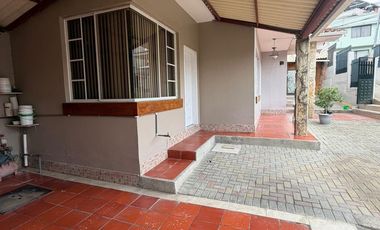 Amplia casa de venta en Azogues sector 4 esquinas