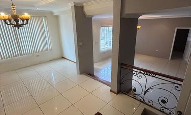 Amplia casa de venta en Azogues sector 4 esquinas