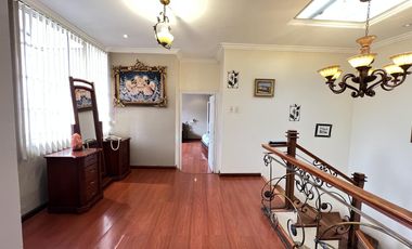 Amplia casa de venta en Azogues sector 4 esquinas