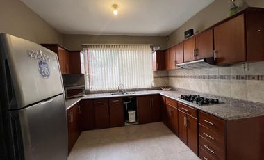 Amplia casa de venta en Azogues sector 4 esquinas