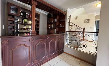 Amplia casa de venta en Azogues sector 4 esquinas