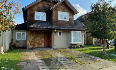 Casa en Arriendo en COD39251 Rebajada !!! Hermosa casa en ARRIENDO Y VENTA Condominio Barrio Inglés II