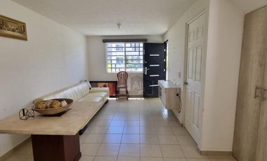 Casa amueblada en renta 3 recámaras en Viñedos | $9,500 incluye mantenimiento