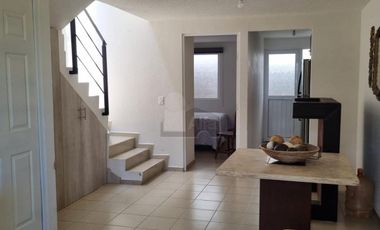 Casa amueblada en renta 3 recámaras en Viñedos | $9,500 incluye mantenimiento