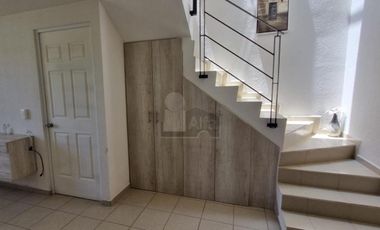 Casa amueblada en renta 3 recámaras en Viñedos | $9,500 incluye mantenimiento