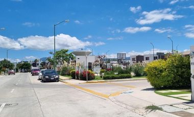 Casa amueblada en renta 3 recámaras en Viñedos | $9,500 incluye mantenimiento