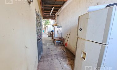 Casa con 3 dormitorios con entrada de auto y jardin