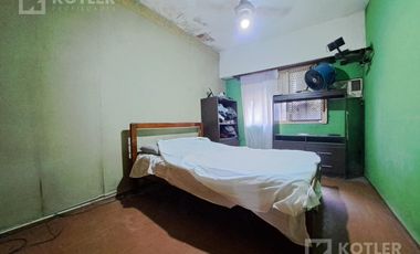 Casa con 3 dormitorios con entrada de auto y jardin