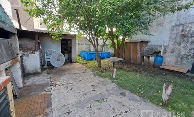 Casa con 3 dormitorios con entrada de auto y jardin