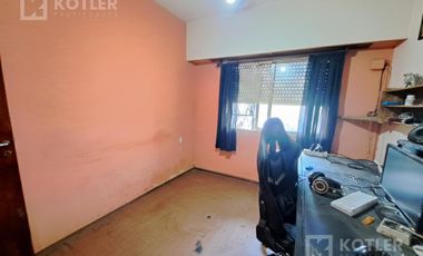 Casa con 3 dormitorios con entrada de auto y jardin