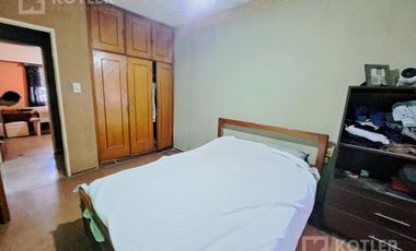 Casa con 3 dormitorios con entrada de auto y jardin