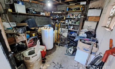 Casa con 3 dormitorios con entrada de auto y jardin