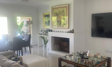 Casa a la laguna una planta en alquiler anual