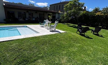 Casa a la laguna una planta en alquiler anual
