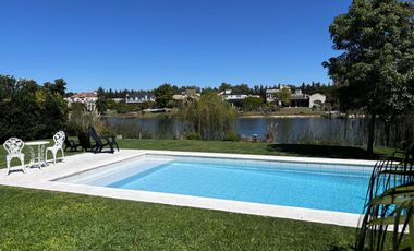 Casa a la laguna una planta en alquiler anual