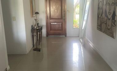 Casa a la laguna una planta en alquiler anual