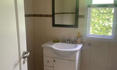 Casa a la laguna una planta en alquiler anual