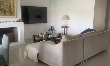 Casa a la laguna una planta en alquiler anual