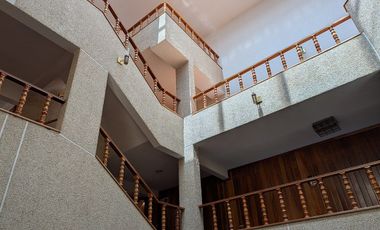 RESIDENCIA EN CUICUILCO: 5 RECÁMARAS, 4 AUTOS Y SEGURIDAD