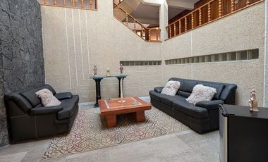 RESIDENCIA EN CUICUILCO: 5 RECÁMARAS, 4 AUTOS Y SEGURIDAD