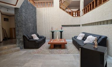 RESIDENCIA EN CUICUILCO: 5 RECÁMARAS, 4 AUTOS Y SEGURIDAD