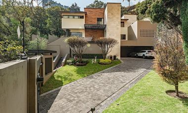 EN VENTA CASA EN LOMAS COUNTRY