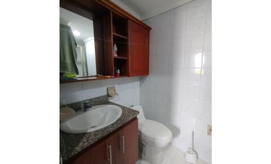 SE VENDE APARTA ESTUDIO EN LA CIRVUNVALAR AREA 50M2 - ASCENSOR