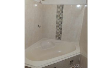 Se vende casa dúplex esquinera con local en Santuario ✨