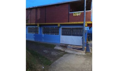 Se vende casa dúplex esquinera con local en Santuario ✨