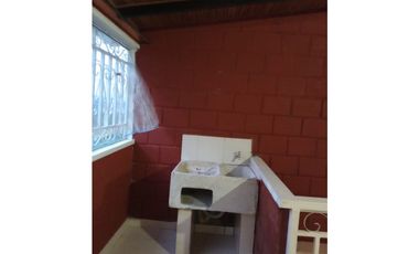 Se vende casa dúplex esquinera con local en Santuario ✨