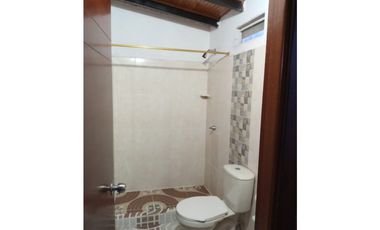 Se vende casa dúplex esquinera con local en Santuario ✨