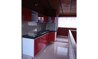 Se vende casa dúplex esquinera con local en Santuario ✨