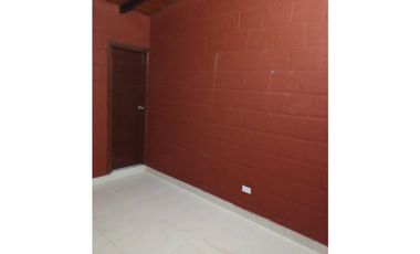 Se vende casa dúplex esquinera con local en Santuario ✨