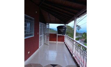 Se vende casa dúplex esquinera con local en Santuario ✨