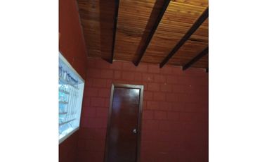 Se vende casa dúplex esquinera con local en Santuario ✨