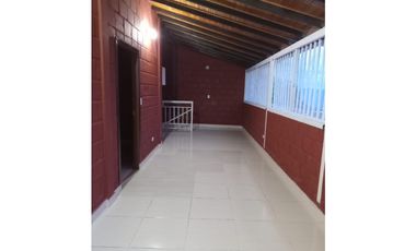 Se vende casa dúplex esquinera con local en Santuario ✨