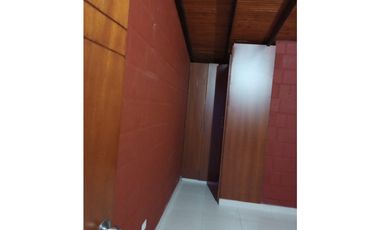 Se vende casa dúplex esquinera con local en Santuario ✨