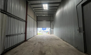 ALQUILER DE GALERA 80M EN PARQUE INDUSTRIAL MAÑANITAS ESPACIO AMPLIO