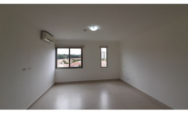 En venta Apartamento Amoblado en Midrise - Woodlands, Panamá Pacífico
