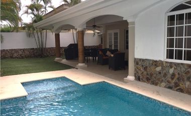 Casa con piscina privada en Costa del Este
