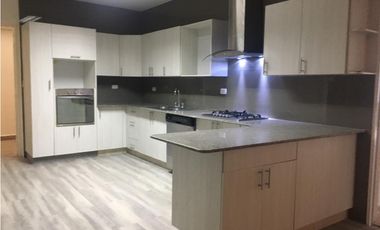 Casa con piscina privada en Costa del Este