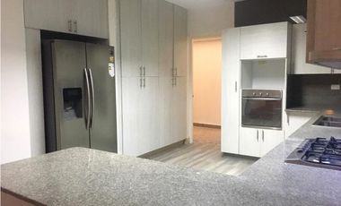 Casa con piscina privada en Costa del Este