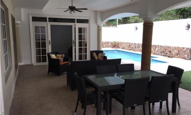 Casa con piscina privada en Costa del Este