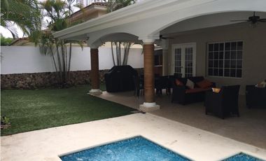Casa con piscina privada en Costa del Este
