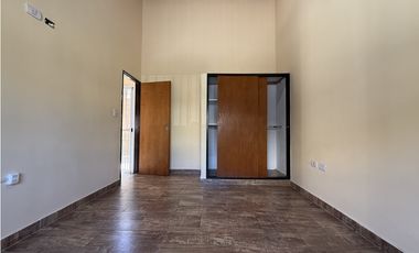 Islas Malvinas 2932, Dpto. 1, e/ Santiago y Asunción, I. Casanova