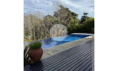 Casa en Cariló con pileta climatizada